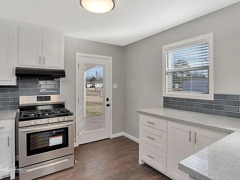 2 bed, 900 sqft, $1,100 — Photo 3