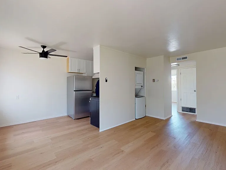 3040 Lynde St — Photo 6