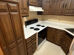 425 E. Henry Clay St., Milwaukee, WI 53217