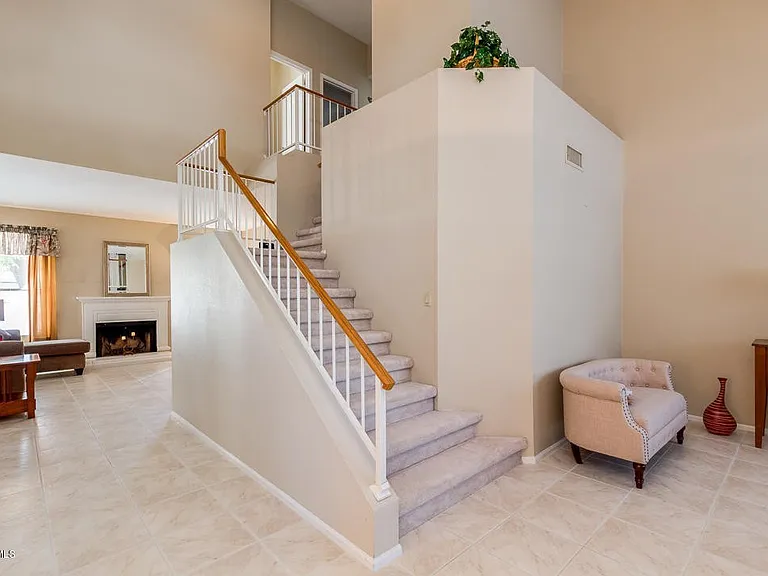 193 W Amanda Ln — Photo 3