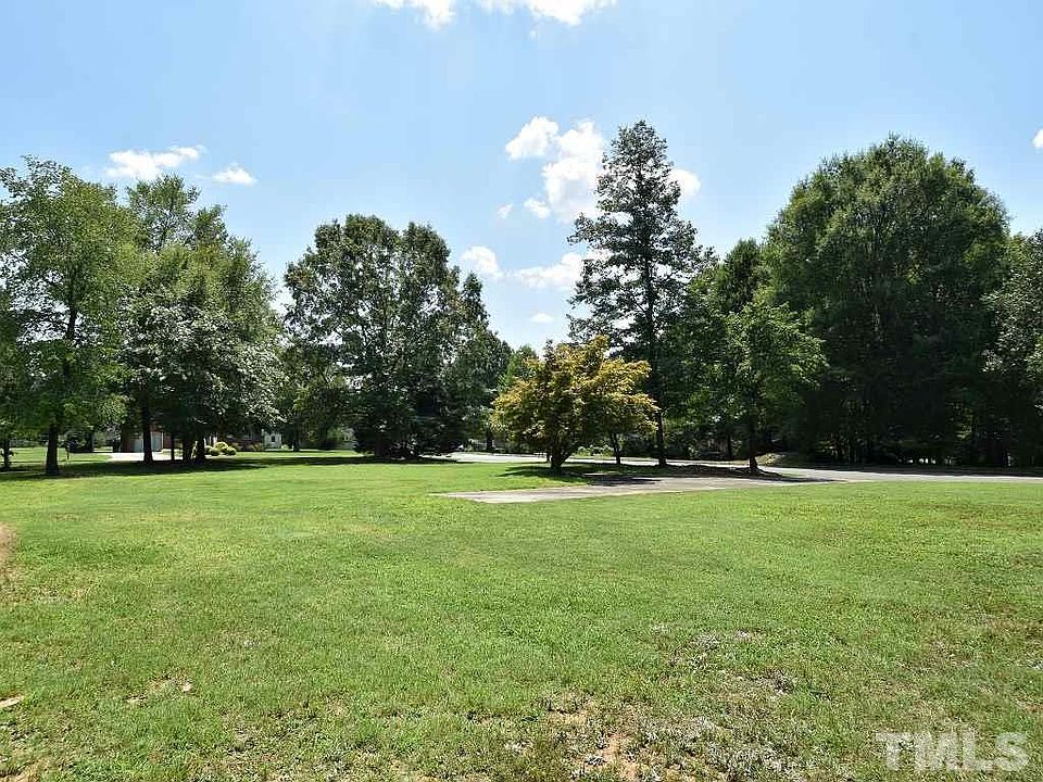 1st image of 704 Forest Dr