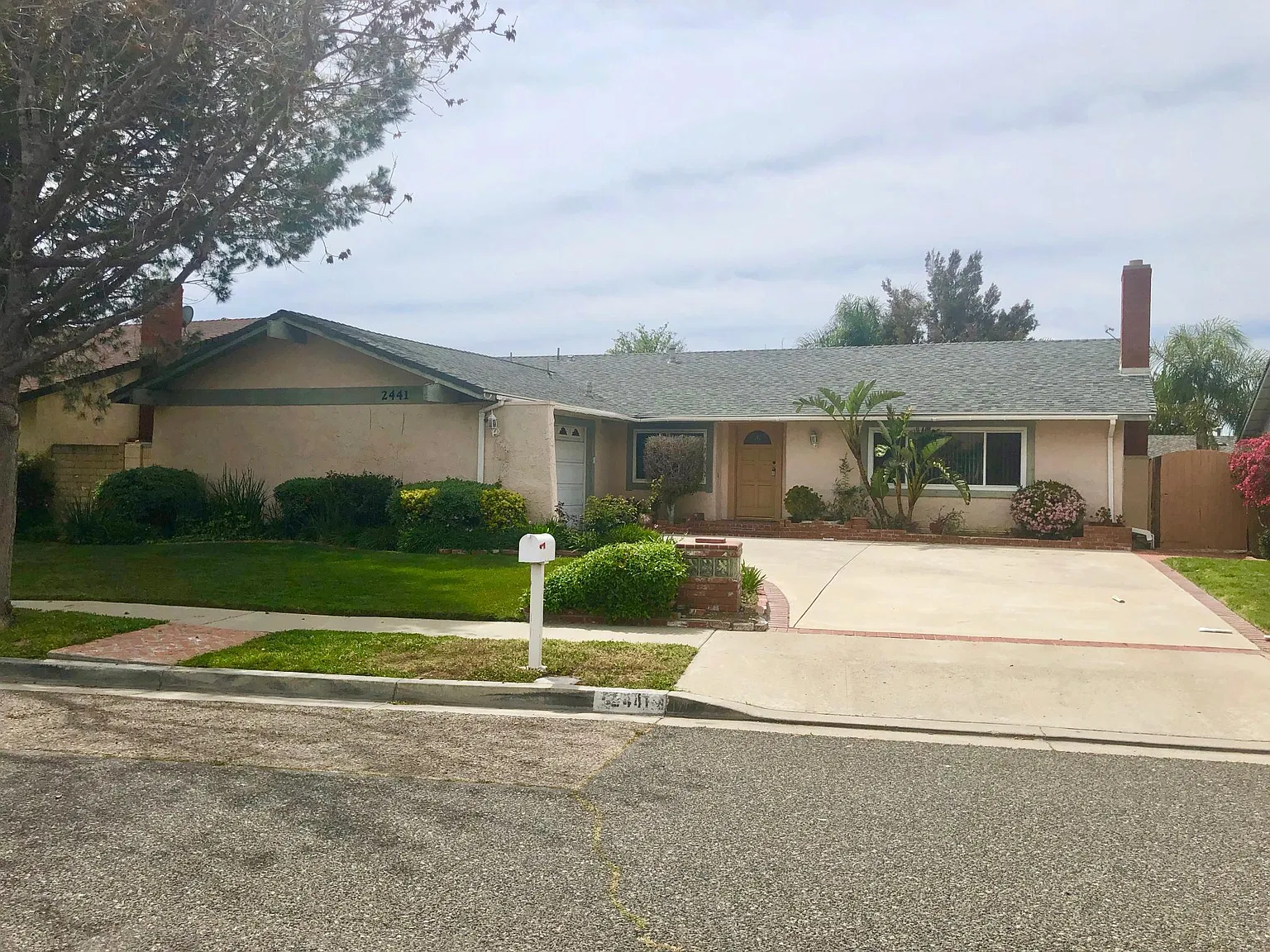 4 bed, 1826 sqft, $4,350 — Photo 1