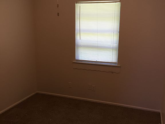 4th image of 908 Milam Dr