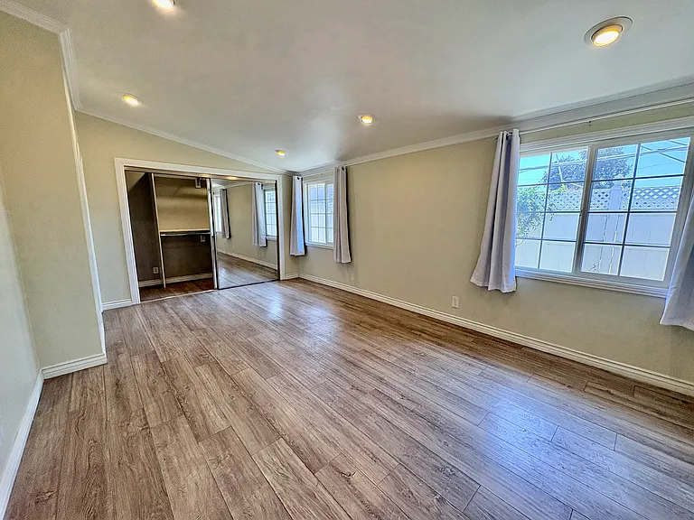 975 N Grammont Ave — Photo 17