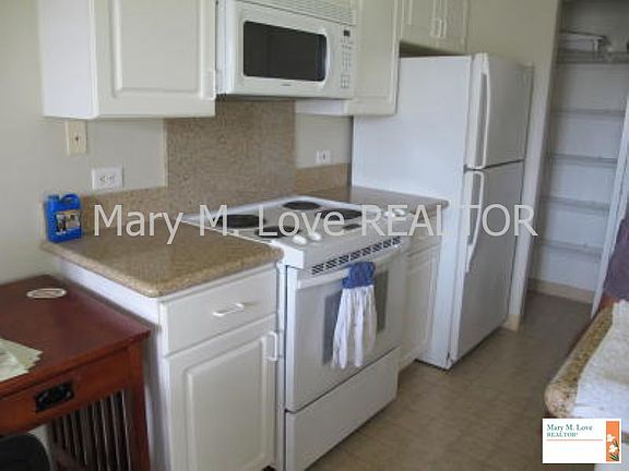 2nd image of 75-6081 Alii Dr APT Ee203