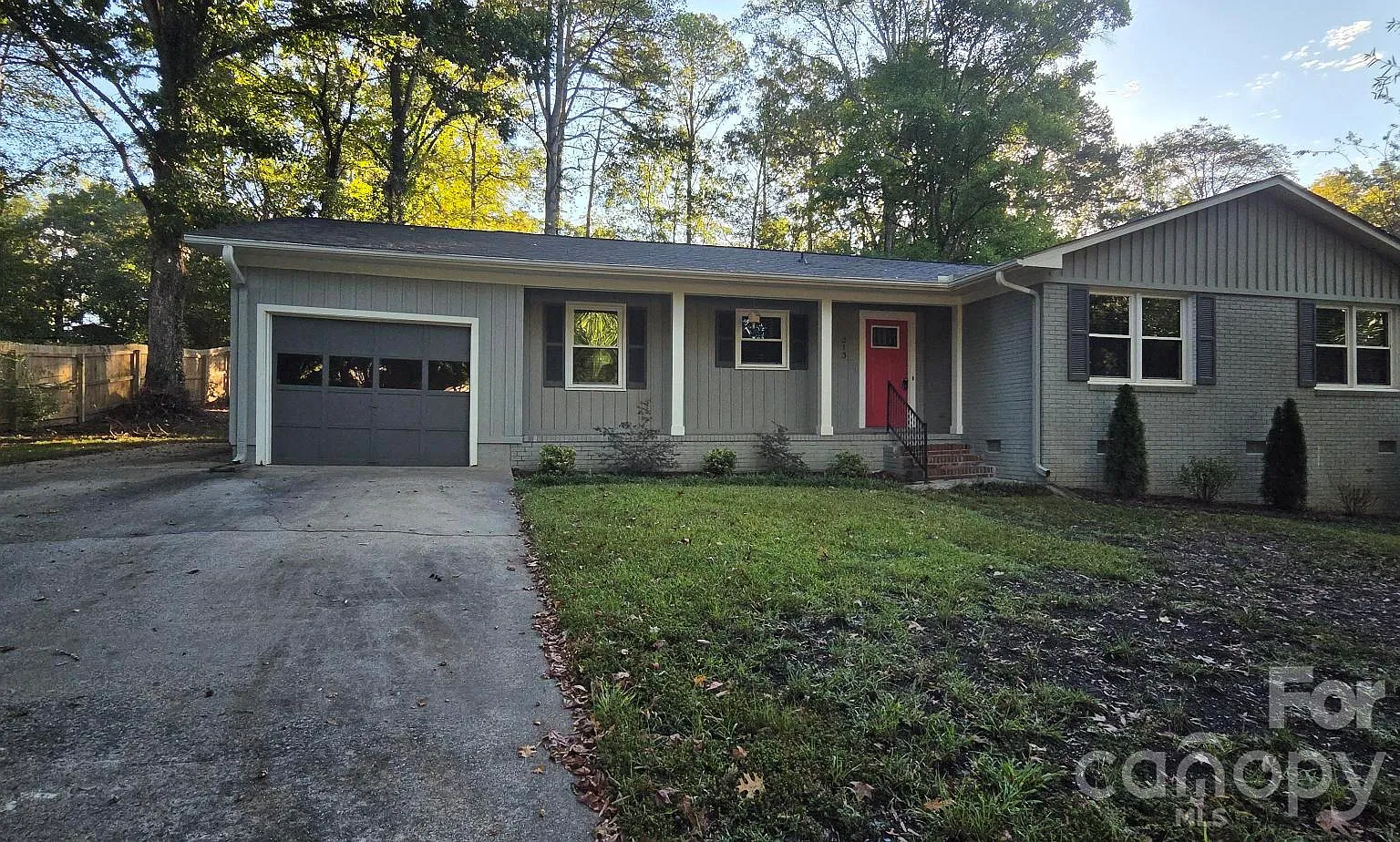 3 bed, 2.0 bath, 1357 sqft, $2,300 — Photo 2