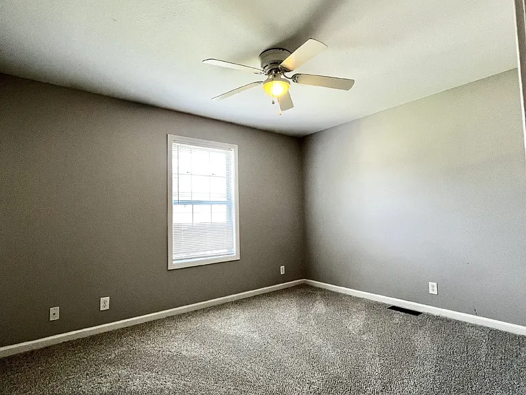 253-1A Executive Ave — Photo 3