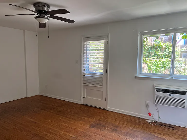 409 Naomi St #1 — Photo 9