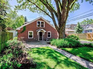 1234 Dewey Ave, Evanston, IL 60202