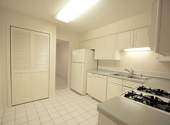 5th image of 1250 Park Ave W APT 403