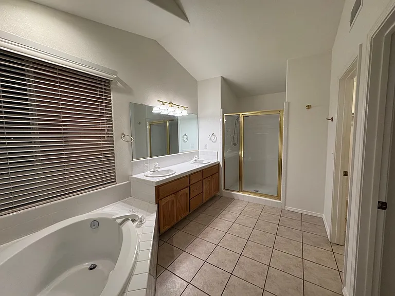 150 Lake Dr — Photo 15