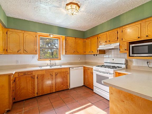 3rd image of 128 County Road 426