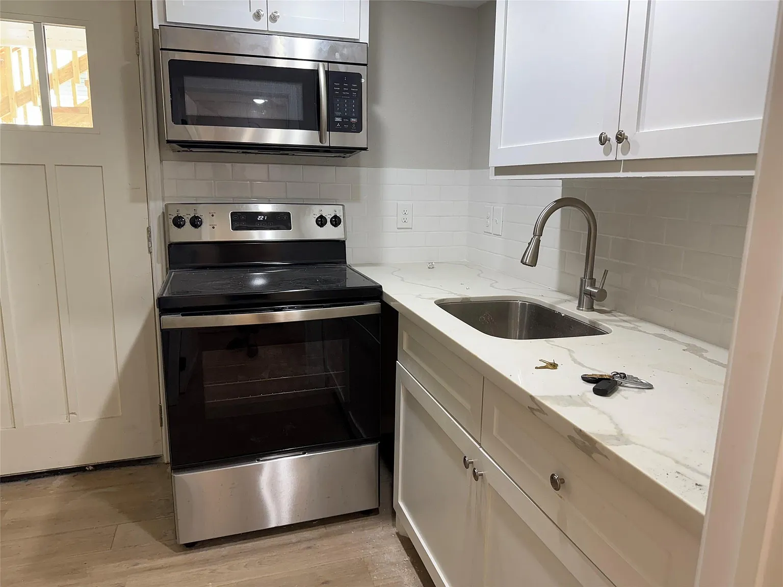 1 bed, 1.0 bath, 300 sqft, $595 — Photo 3