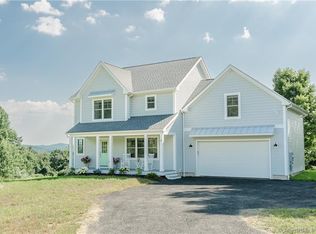 29 Fawn Meadow Ln, Woodbury, CT 06798