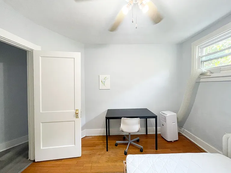 5725 Phillips Ave #F1 — Photo 4