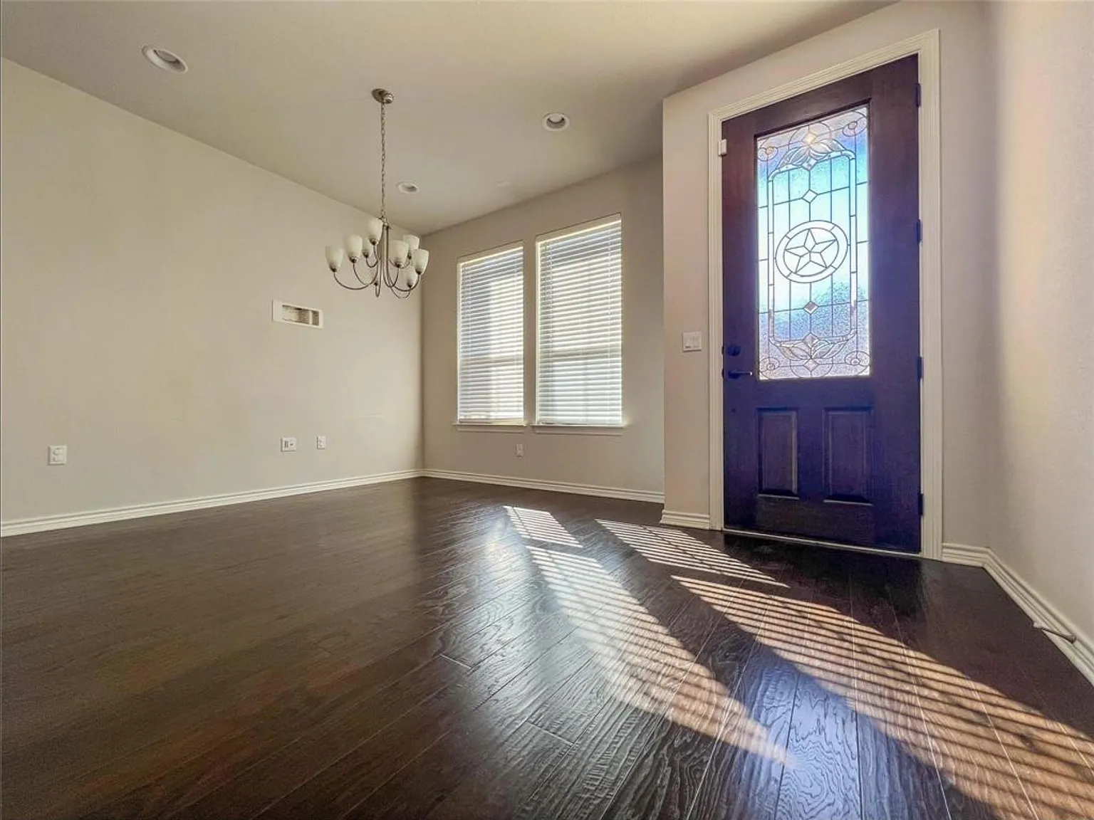 4 bed, 4.5 bath, 2522 sqft, $3,200 — Photo 3