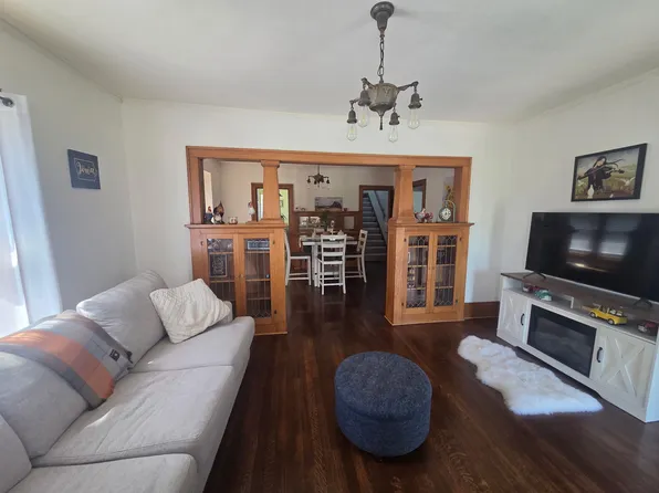 217 2nd St, Atkins, IA 52206