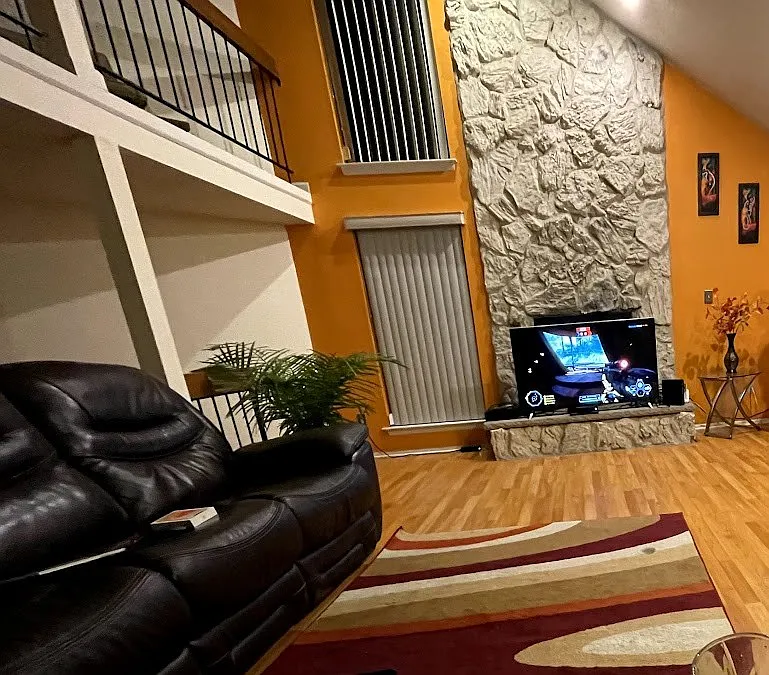 2 bed, 2.5 bath, 1604 sqft, $3,300 — Photo 4