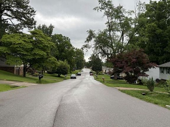 Exterior Neighborhood (street photo)