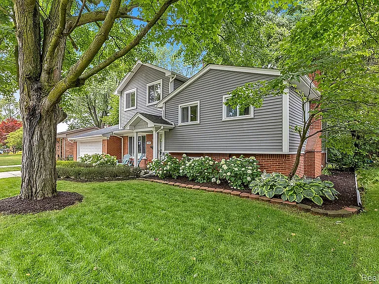 520 Byron St — Photo 1