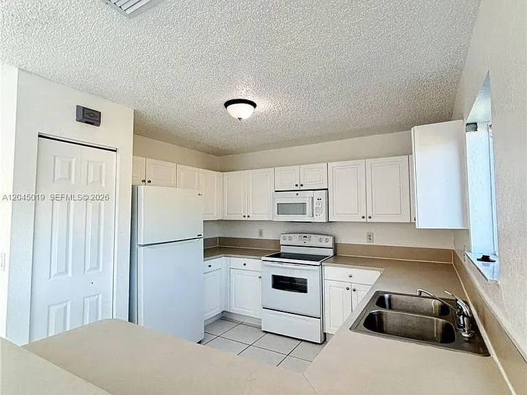21339 SW 87th Ct — Photo 2