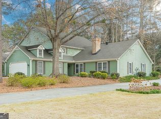 122 Great Oaks Ln, Roswell, GA 30075
