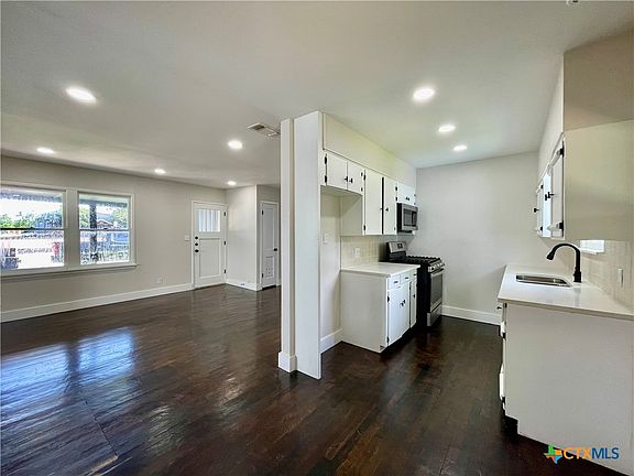3rd image of 1603 E Crestwood Dr