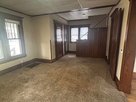 5th image of 821 W Mullan Ave