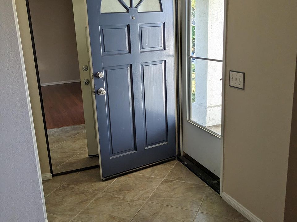 Entry way has a mirrored coat closet