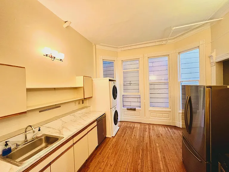 Kitchen (angle 3)
14' W x 16' 8" L
Large & Bright
Valuted ceiling