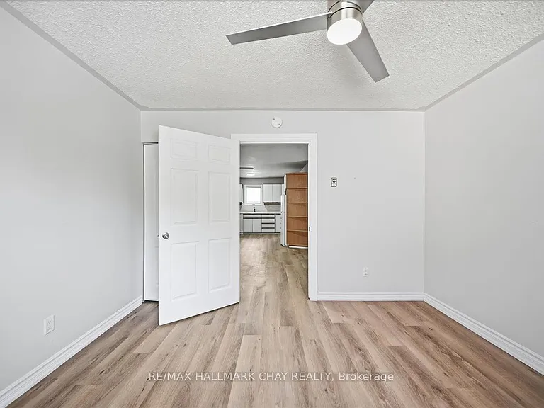 124 Victoria St W #A — Photo 8