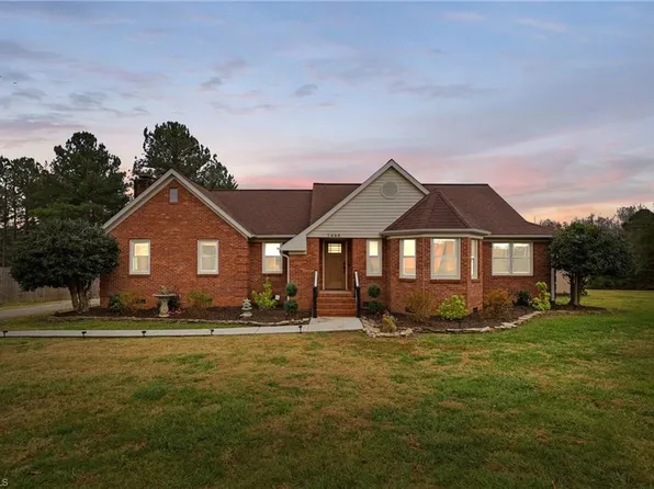 7585 Dubach Rd, Summerfield, NC 27358