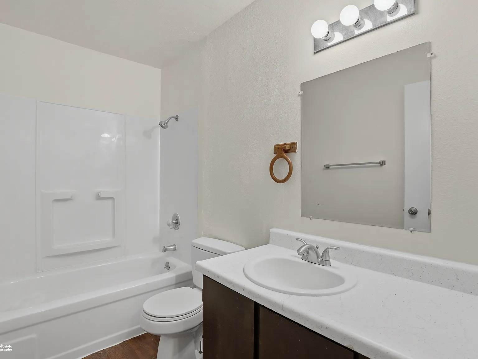 415 N Bragaw — Photo 2