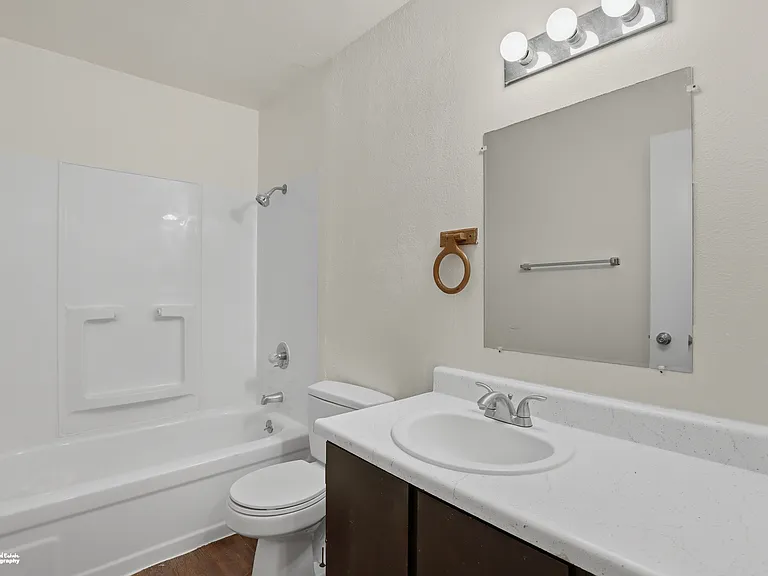 415 N Bragaw — Photo 2