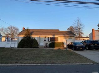 815 N Hamilton Ave, Lindenhurst, NY 11757