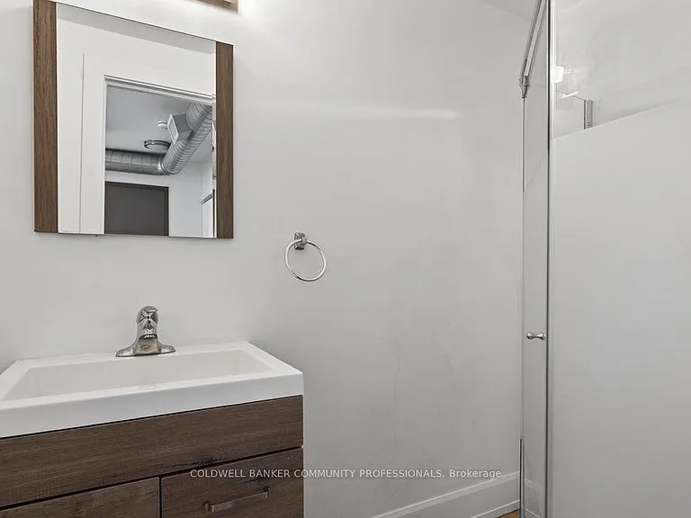 433 Barton St E #202 — Photo 32