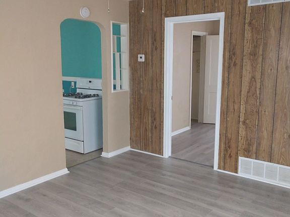 4. 1655 S Dodge, Living Room (3)