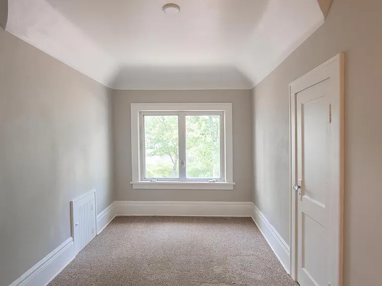 188 Wyoming St E — Photo 9