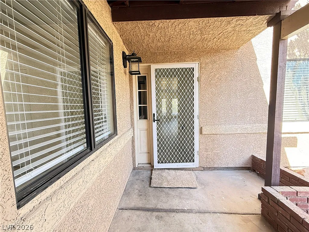 3 bed, 3.0 bath, 1762 sqft, $1,825 — Photo 3