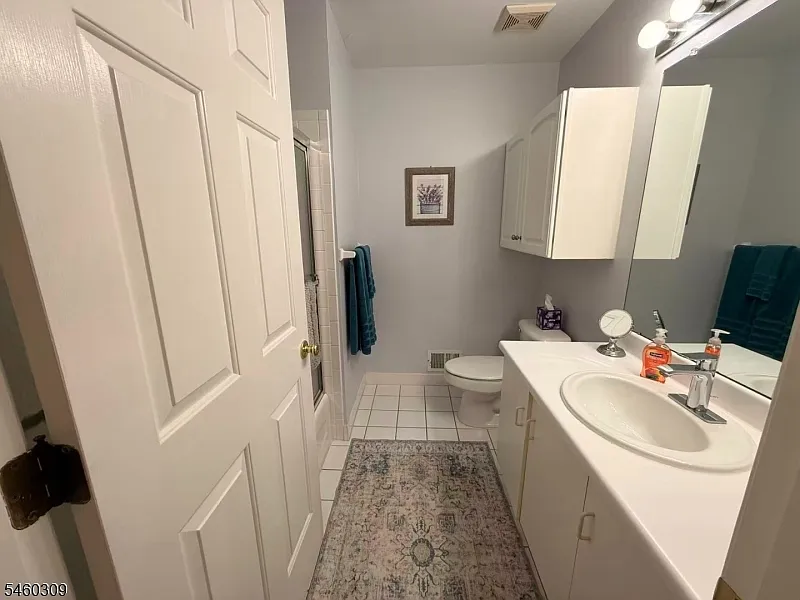 3 bed, 2.5 bath, $4,400 — Photo 4