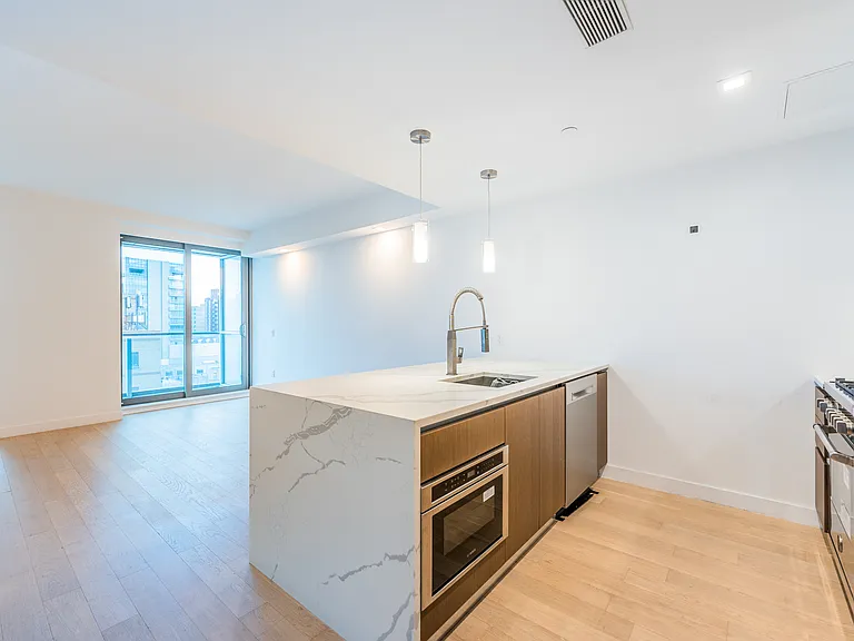 33-66 Farrington St #8F — Photo 2