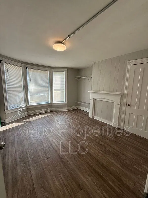 3 bed, 1.0 bath, $1,650 — Photo 4