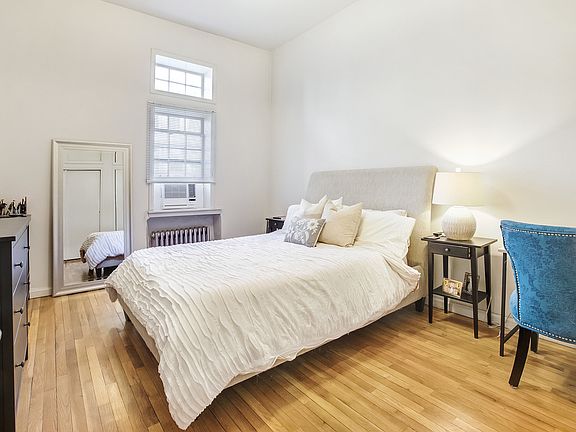 3rd image of 44 W 85th St APT 3A