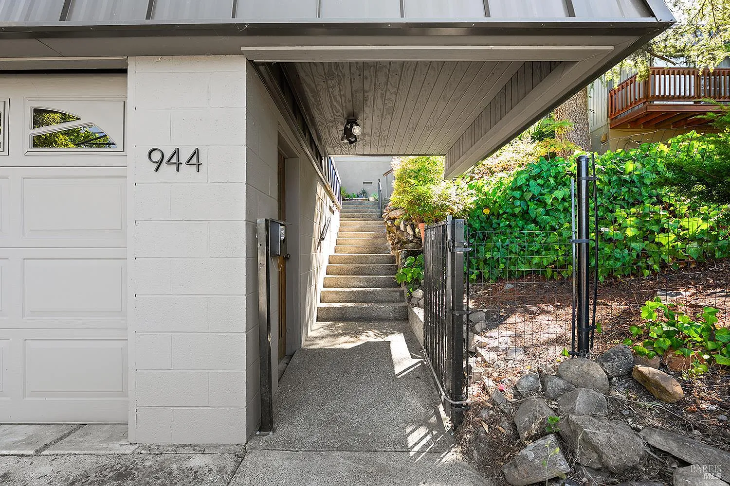 944 Summerfield Road - Photo 3