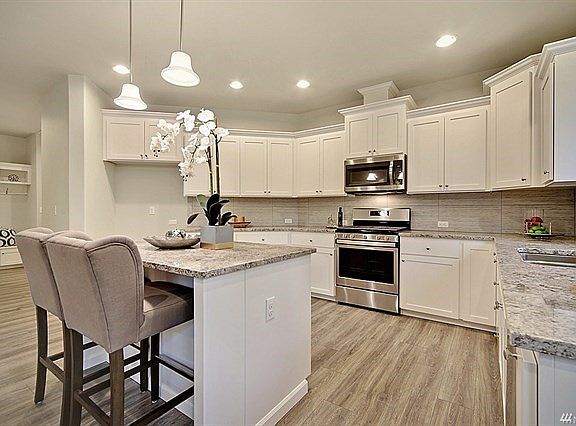 4th image of 8114 52nd Ct NE