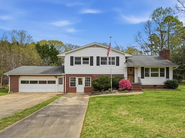 11 Spring Valley Rd, Greenville, SC 29615