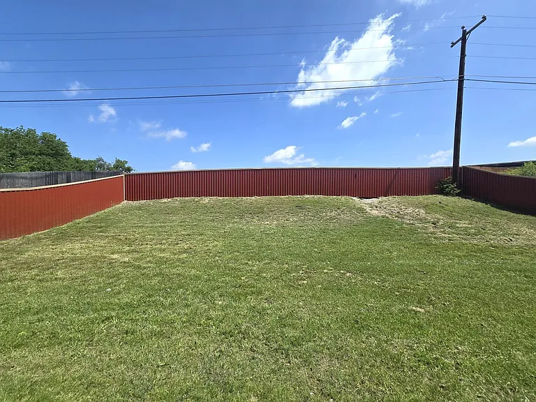 5705 Mandalay — Photo 32