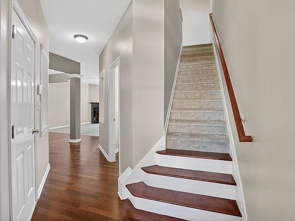 4th image of 1656 Granville Ct