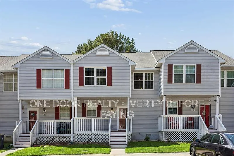 3 bed, 2.5 bath, 1475 sqft, $2,275 — Photo 1