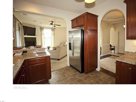 4th image of 2704 Eleanor Ln